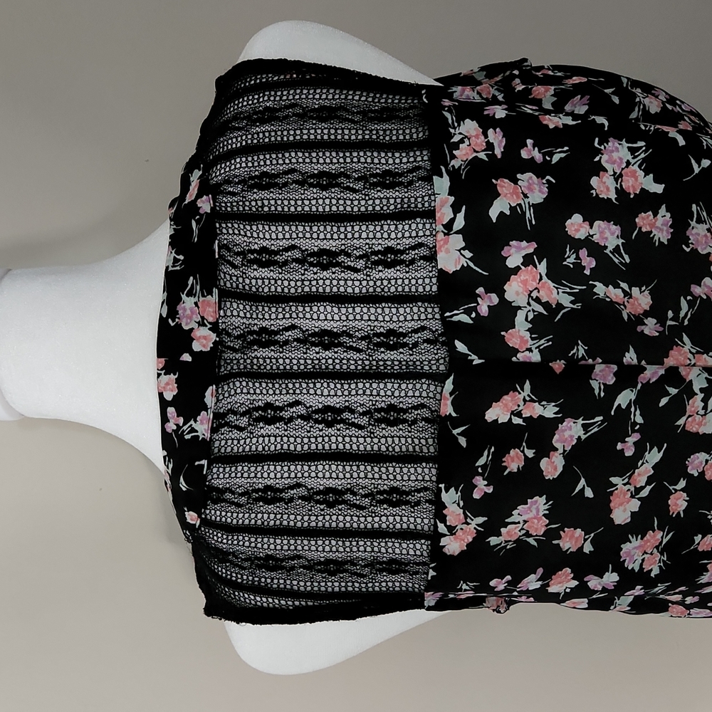 Candie's Floral & Lace Blouse - Picture 7 of 9